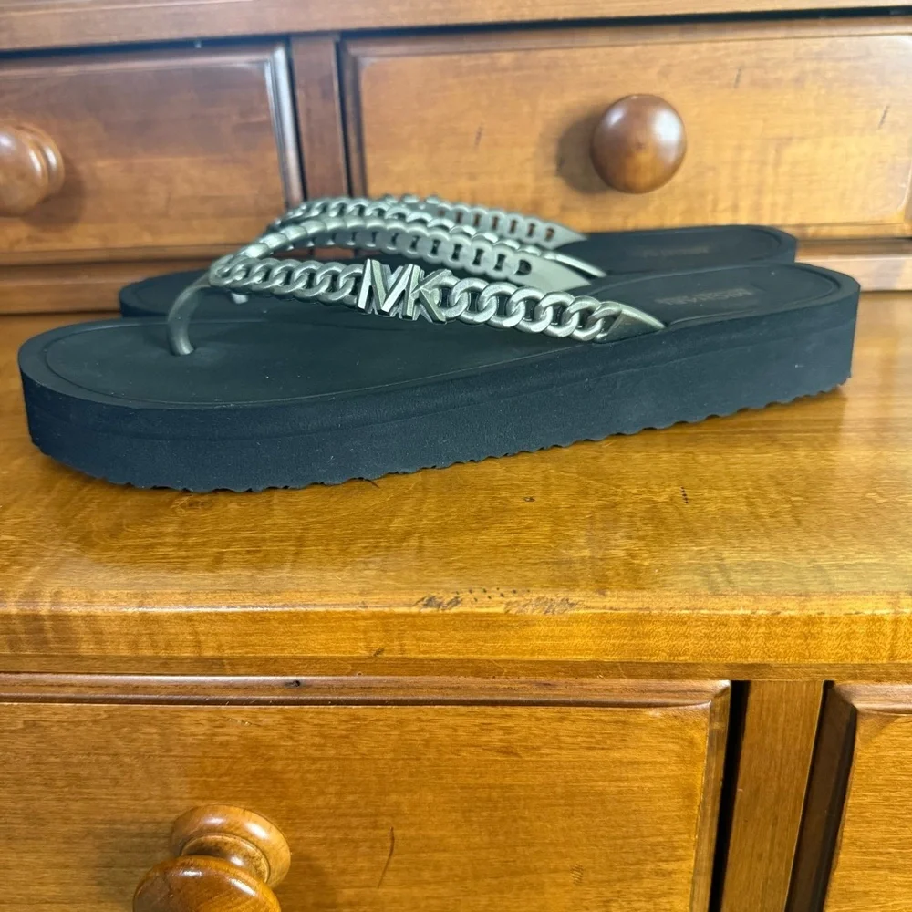 NEW Michael Kors Zaza Chain Flip Flop Sandal Black Rubber Thong Slip On woman 11